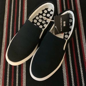 UNIQLO x Marimekko NWT Black slip on sneaker 6.5